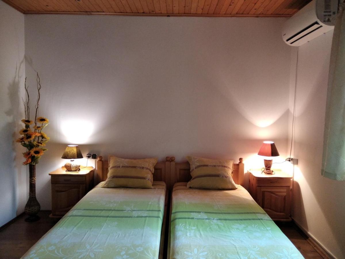 Къща Речен Шепот Hotel Kalofer Buitenkant foto